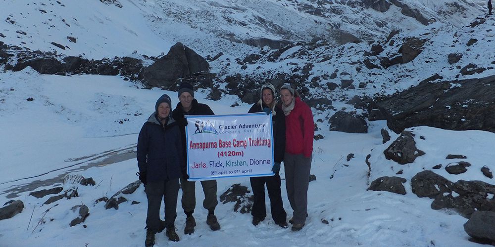 Adventure old Couple and Two daughters in Annapurna Base Camp!