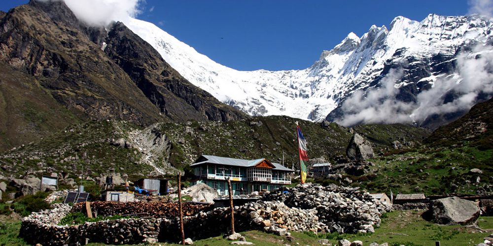 Kyanjin Gompa with beautiful Mountain scenery!